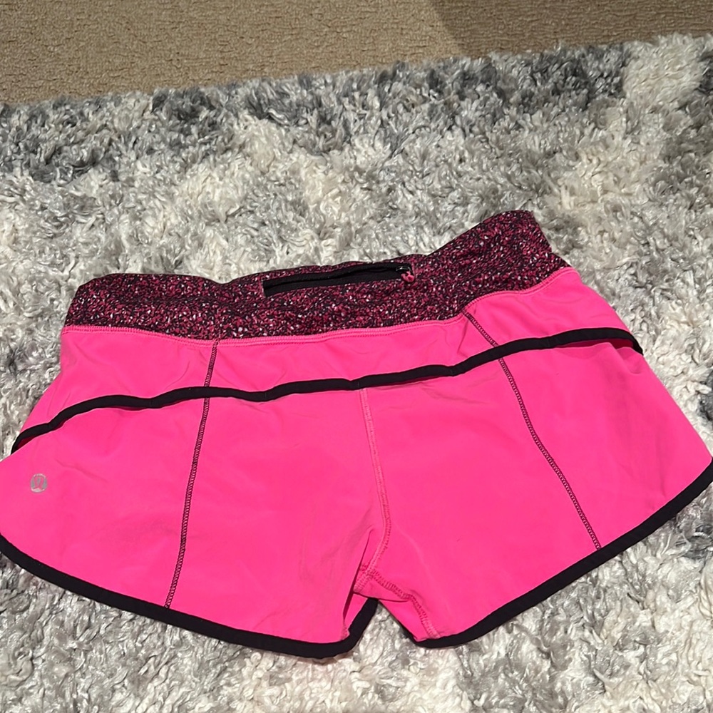 PINK LULULEMON SHORTS 2.5 inch